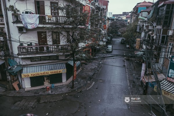 Hà Nội sáng mùng 1 Tết Canh Tý: Sau trận mưa lớn đêm 30, đường phố vắng vẻ như trong cuốn phim cũ nhuốm màu thời gian-6