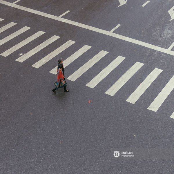 Hà Nội sáng mùng 1 Tết Canh Tý: Sau trận mưa lớn đêm 30, đường phố vắng vẻ như trong cuốn phim cũ nhuốm màu thời gian-7