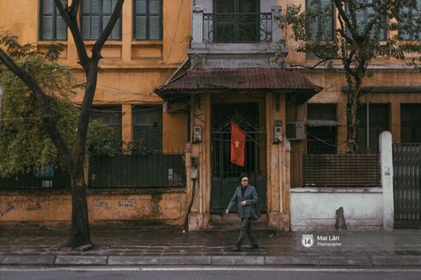 Hà Nội sáng mùng 1 Tết Canh Tý: Sau trận mưa lớn đêm 30, đường phố vắng vẻ như trong cuốn phim cũ nhuốm màu thời gian-10