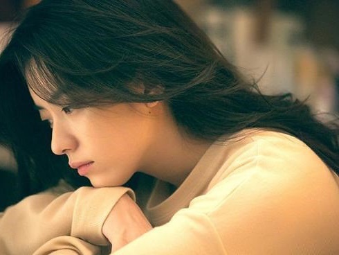 Nhiều phen vợ chồng tôi bị mỉa mai khắp nơi vì cuốn sổ tiết kiệm 500 triệu của mẹ chồng, đến giờ có một người lạ xuất hiện, bà lại nảy ra một ý tưởng hoang đường vô cùng-2