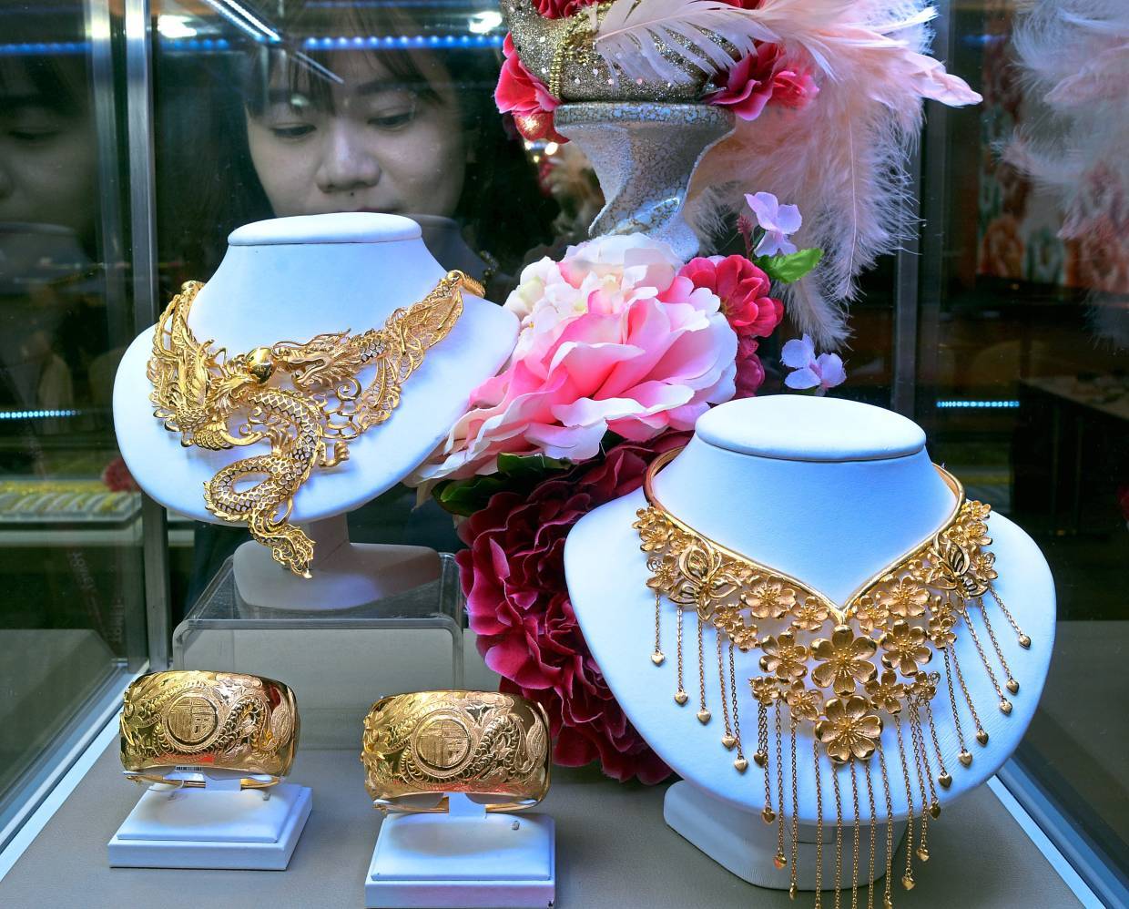 Giá vàng hôm nay 26/1, hoảng loạn lan rộng, vàng tăng chưa dừng-1