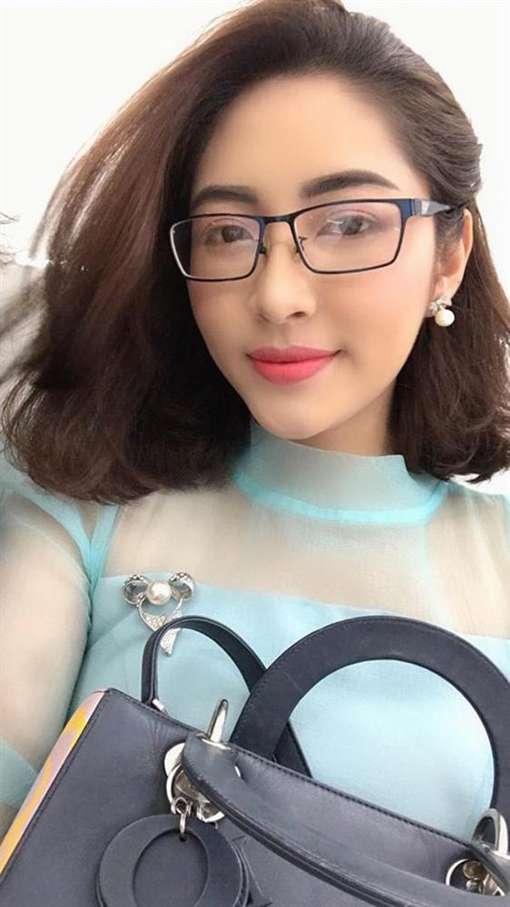 2 Hoa hậu miền Tây trùng họ tên: Nàng mang bầu kín như bưng, nàng khoe khắp facebook-8