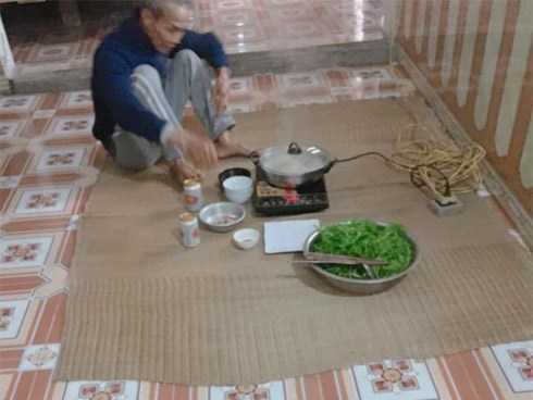 Cha già chuẩn bị nồi lẩu chờ 3 cô con gái quanh nhà sang chơi Tết, cái kết khiến tất chạnh lòng