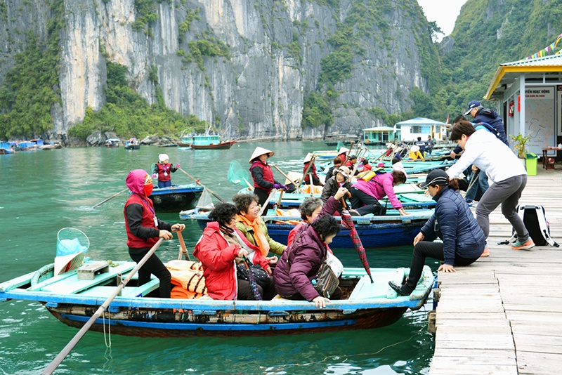 Lật đò ở vịnh Hạ Long, nữ du khách tử vong ngày mùng 1 Tết-1