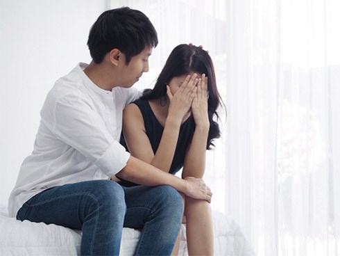 Đến chúc Tết nhà dì chồng thì gặp người yêu cũ, cô dâu mới điếng người vì câu mỉa: “Xài lại giẻ cũ à?”, cách đáp trả ngay sau đó của chồng cô mới hả hê làm sao