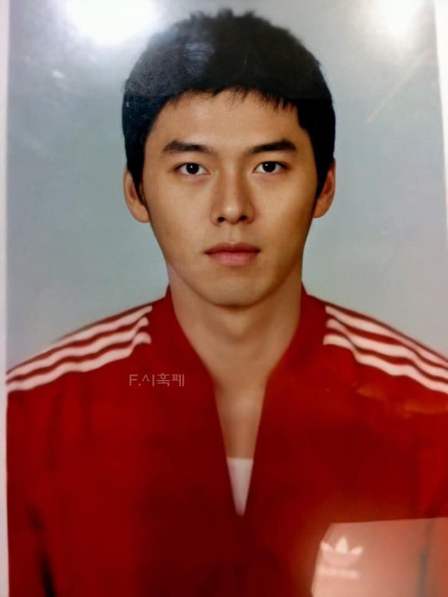 Lộ ảnh chứng minh thư của Hyun Bin, dân Hàn đồng loạt cảm thán một câu bất ngờ-1
