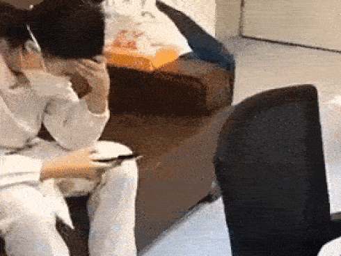 Loạt ảnh và clip cho thấy sự nhọc nhằn của bác sĩ ở Vũ Hán: Ăn Tết trong bệnh viện, bật khóc vì áp lực và thậm chí hy sinh cả tính mạng-3