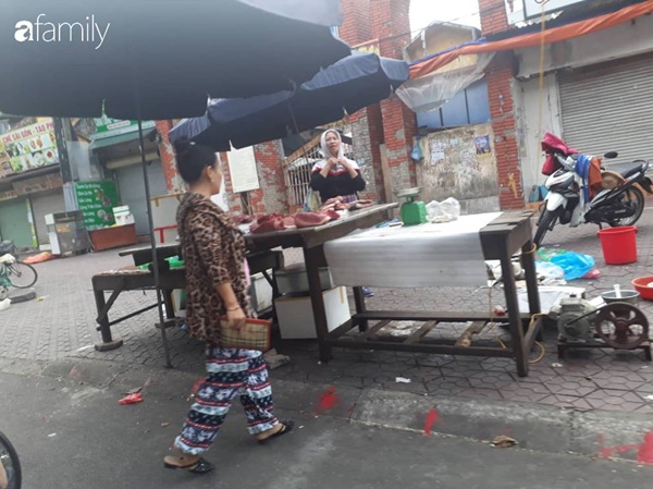 Mùng 2 Tết các chợ cóc đã lác đác tiểu thương bán hàng với giá cả đắt đỏ đến giật mình, 700.000 đồng cho 1kg thịt bò-3