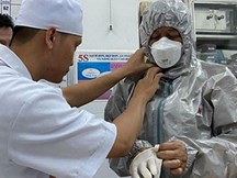 Ngoài 2 cha con người Trung Quốc, Việt Nam đang cách ly 35 trường hợp khác có triệu chứng sốt khi đi về từ vùng dịch