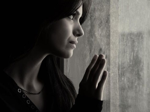 Trước lúc lâm chung, mẹ chồng gọi cả nhà tới để dặn dò, vợ chồng tôi ngồi im nghe từ đầu tới cuối và giật mình nhìn nhau bởi những gì bà trăng trối