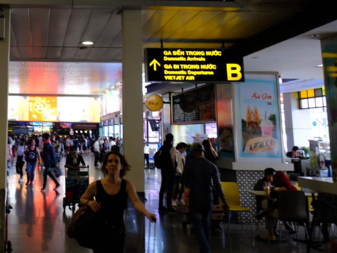 Bé gái 15 tuổi sốt cao khi bay từ Trung Quốc xuống sân bay Tân Sơn Nhất, được cách ly tại BV Nhi Đồng 2