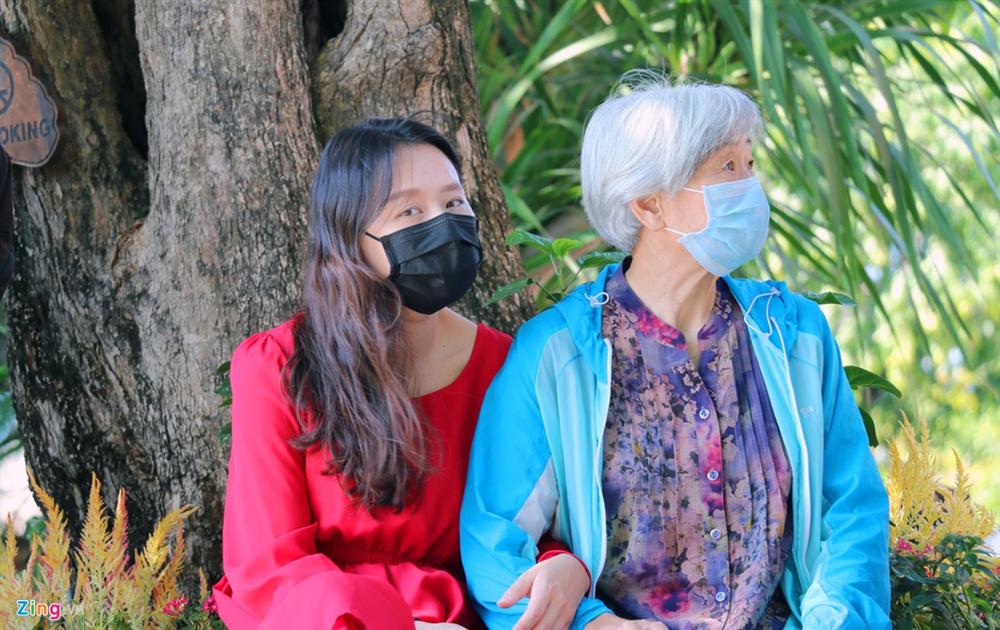 Sợ virus corona, khách Trung Quốc bịt khẩu trang kín mít ở Nha Trang-4