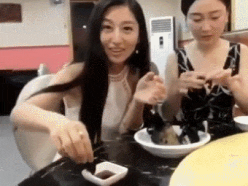 Sao nữ TQ bị tẩy chay vì ăn súp dơi giữa đại dịch virus corona