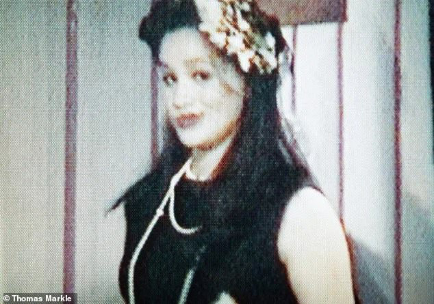 Meghan Markle bị cha đẻ tiết lộ hình ảnh nhạy cảm năm 16 tuổi khiến cô chỉ muốn độn thổ, không biết giấu mặt đi đâu-1