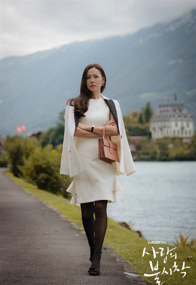 12 set đồ của Son Ye Jin trong Crash Landing On You từ chanh xả đến điệu đà mà bạn có thể áp dụng-2