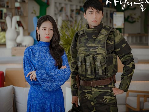 12 set đồ của Son Ye Jin trong Crash Landing On You từ chanh xả đến điệu đà mà bạn có thể áp dụng