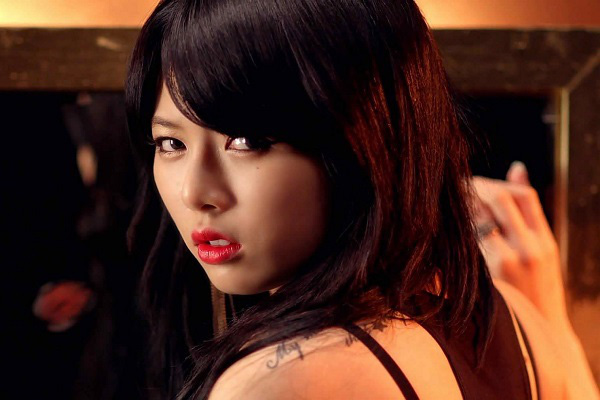 Mang bánh với quà tới chúc mừng sinh nhật cháu gái nhưng vừa tới cửa, bố tôi đã bị thông gia mắng thẳng mặt khiến ông cay đắng ra về-1