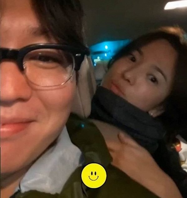 Mặc tin đồn tình tay ba với Hyun Bin và Bi Rain, Song Hye Kyo vẫn thản nhiên đi hẹn hò cùng một người đàn ông lạ-1