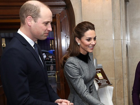 Công nương Kate gây bất ngờ với vẻ ngoại hình khác biệt tại sự kiện mới nhất trong khi Meghan Markle hành động bất thường-7