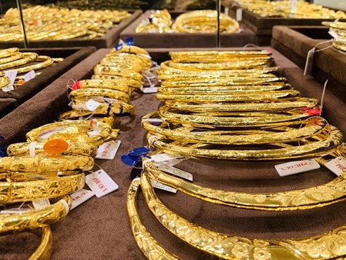 Giá vàng hôm nay 29/1, mở hàng năm mới, rập rình vượt đỉnh 7 năm