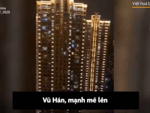 Thêm dầu - tiếng đồng thanh trong đêm khắp các khu nhà cao tầng Vũ Hán