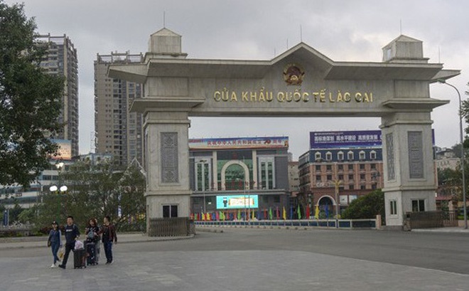 Trung Quốc trao trả 4 công dân Việt Nam có dấu hiệu sốt về nước điều trị-1