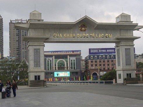 Trung Quốc trao trả 4 công dân Việt Nam có dấu hiệu sốt về nước điều trị