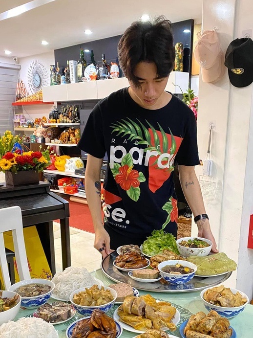 Mẹ nuôi đăng ảnh cùng K-ICM vui vẻ đón Tết-1