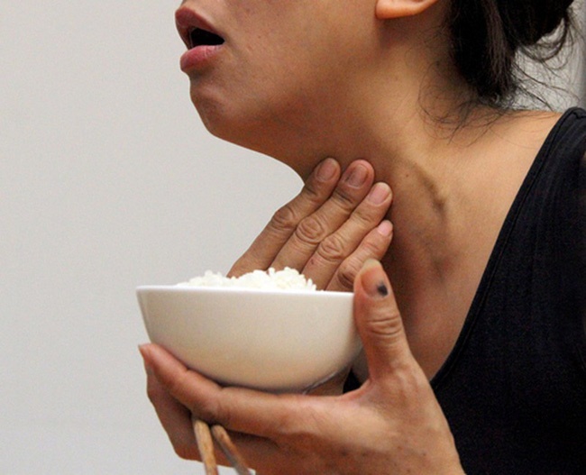 Chỉ cần dựa vào dấu hiệu siêu nhỏ này trong khi ăn, bạn sẽ biết mình có đang mắc bệnh ung thư ác tính hay không-2