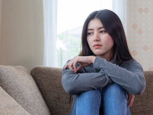 Chưa vào đến nhà đã ngửi thấy mùi thức ăn thơm nức, tôi đang háo hức thì ngây người với tờ giấy trên bàn và lời tuyên bố nông cạn của chồng