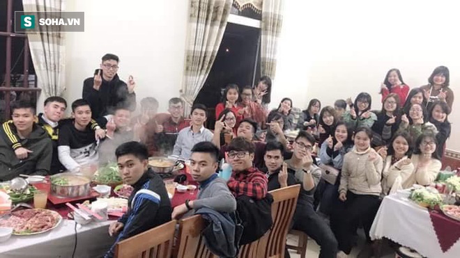 Cô gái khoe ảnh các bạn cấp 3 bỏ tất cả về họp lớp ngày Tết khiến dân tình không ngừng ghen tị-2