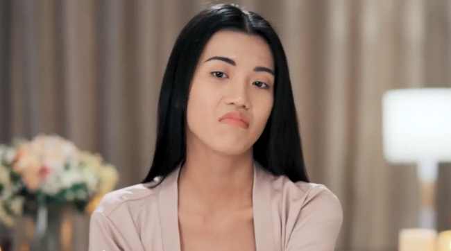 Bĩu môi chê bai nhân viên mới từng có nhiều phốt, nàng công sở bị chị kế toán giơ ra một thứ khiến cô đứng hình câm nín-2