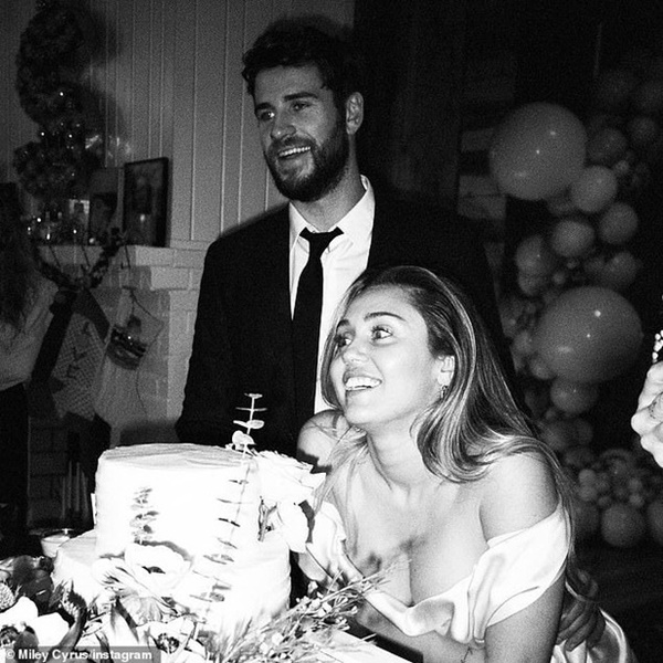 Miley Cyrus và Liam cuối cùng đã chính thức ly hôn sau 10 năm, cả 2 nói gì sau khi hoàn thành thủ tục?-2