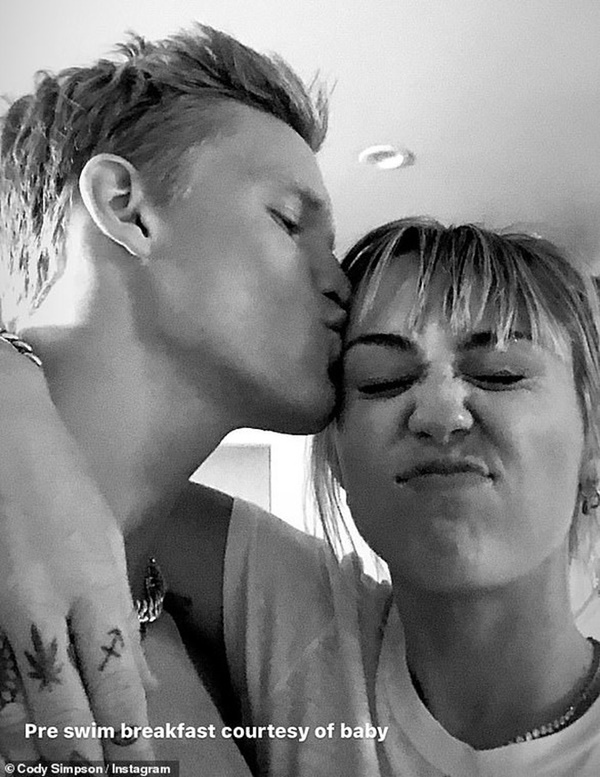 Miley Cyrus và Liam cuối cùng đã chính thức ly hôn sau 10 năm, cả 2 nói gì sau khi hoàn thành thủ tục?-5