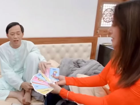 Diện crop top đi thăm nhà thờ Tổ của Hoài Linh, Nam Thư bị dân mạng đồng loạt nhắc nhở-6