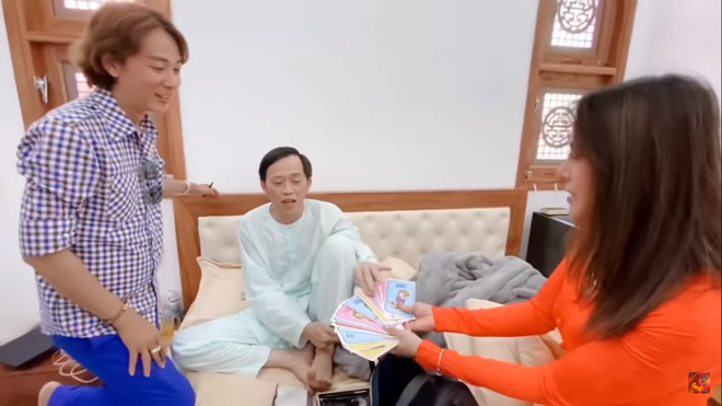 Nam Thư lì xì Hoài Linh, bị trả lại-2