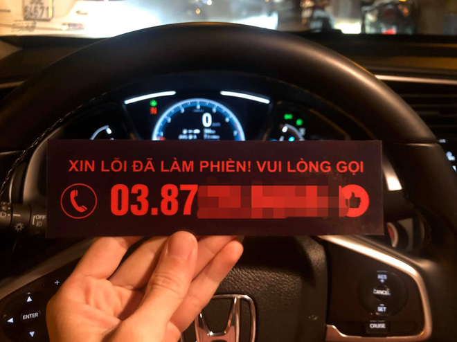 Đỗ xe trước cửa nhà người lạ, tài xế nhận được tin nhắn không ngờ ngày đầu năm mới-1