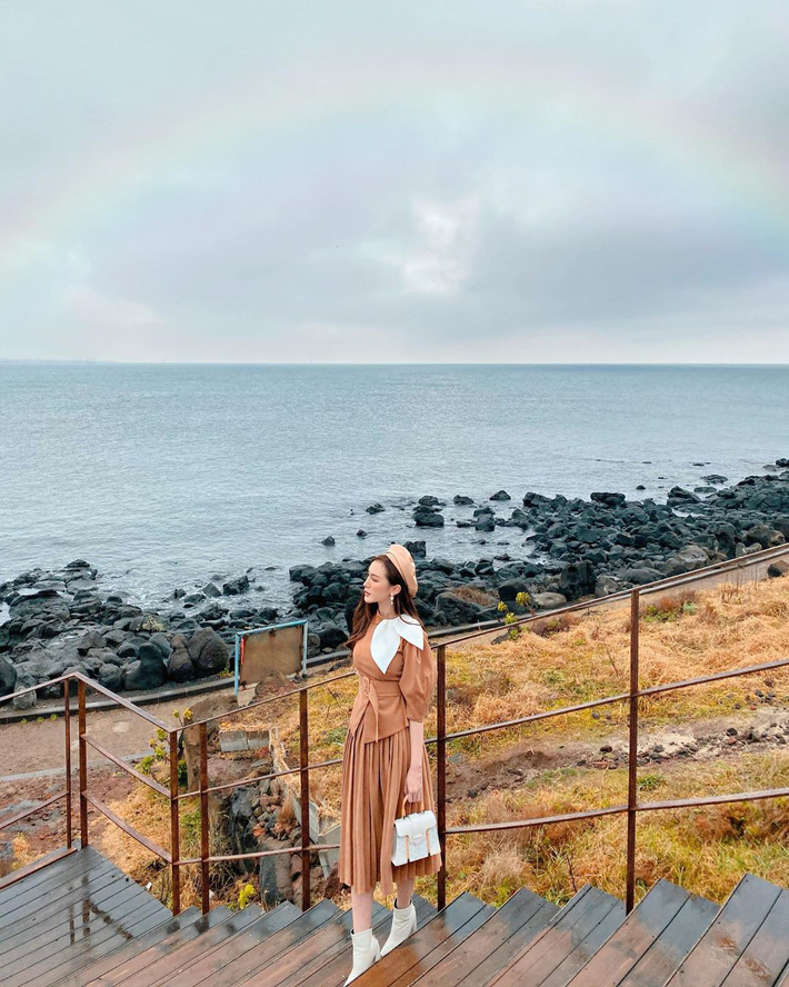 12 ý tưởng diện chân váy dài cực xinh và sang từ sao Việt bạn có thể diện quanh năm được-10