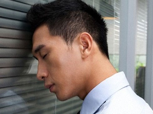 Đi chúc Tết liền chạm mặt chồng cũ của vợ, đang định mặc kệ thì anh ta lại nói câu cảm ơn khiến tôi giận dữ xô xát ngay tại sân nhà vợ