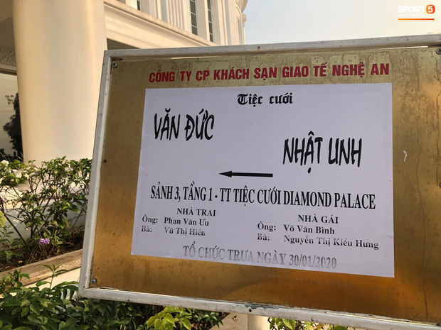 Văn Đức trao nhẫn cưới cho Nhật Linh, khép lại đám cưới nhanh như chớp-35