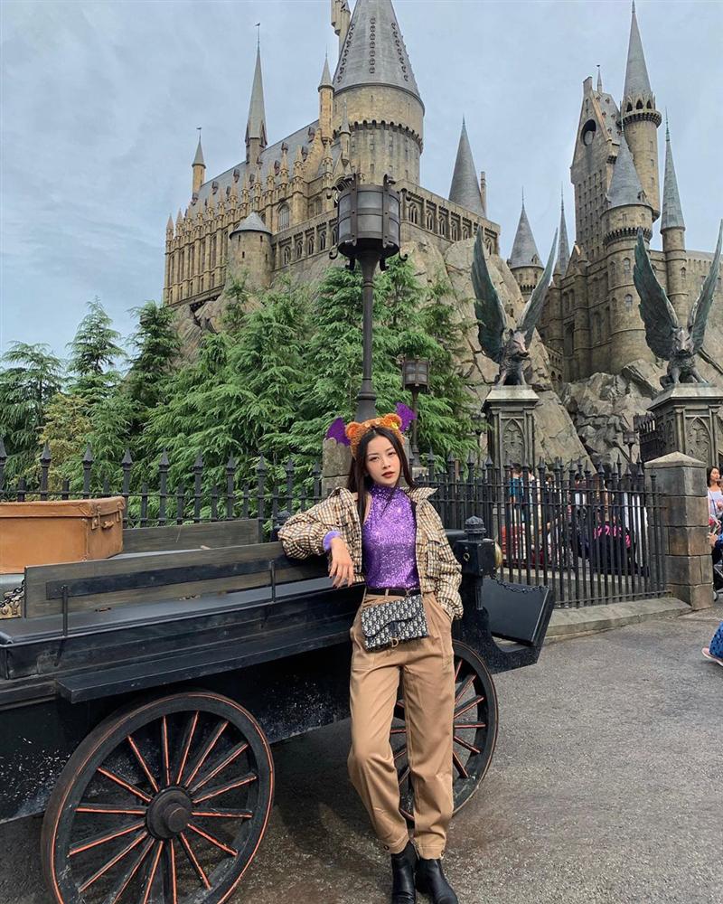 Diện đủ trang phục sến mà vẫn thần thái ngút ngàn, visual của Chi Pu quả là không đùa được đâu-8