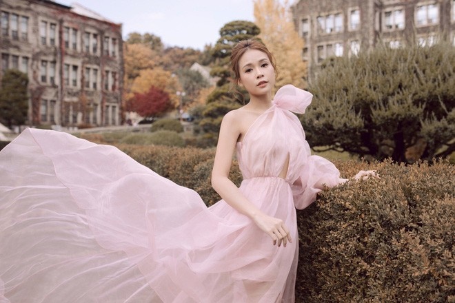 Sam khoe vẻ đẹp mong manh, thừa nhận từng áp lực khi bị hỏi chuyện chồng con-1