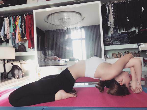 Ai tăng cân không biết chứ Ngọc Trinh sau mấy ngày Tết vòng eo vẫn đẹp vẹn nguyên-8