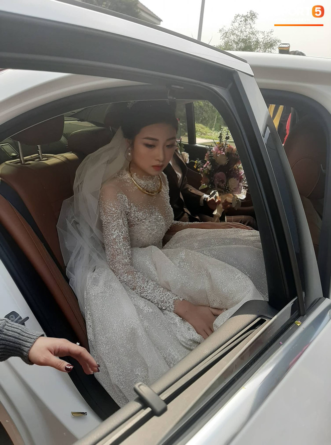 Văn Đức trao nhẫn cưới cho Nhật Linh, khép lại đám cưới nhanh như chớp-17