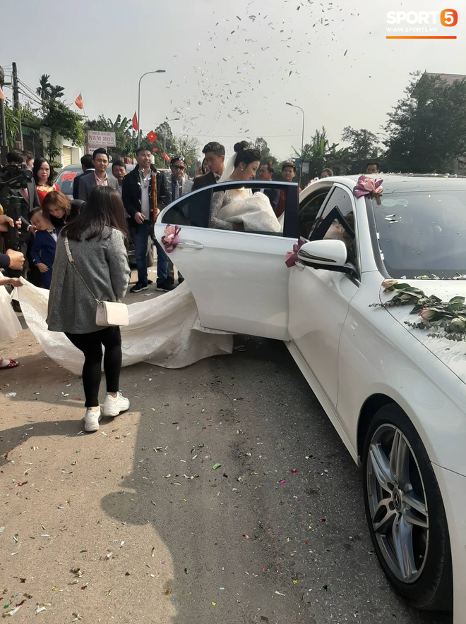 Văn Đức trao nhẫn cưới cho Nhật Linh, khép lại đám cưới nhanh như chớp-18