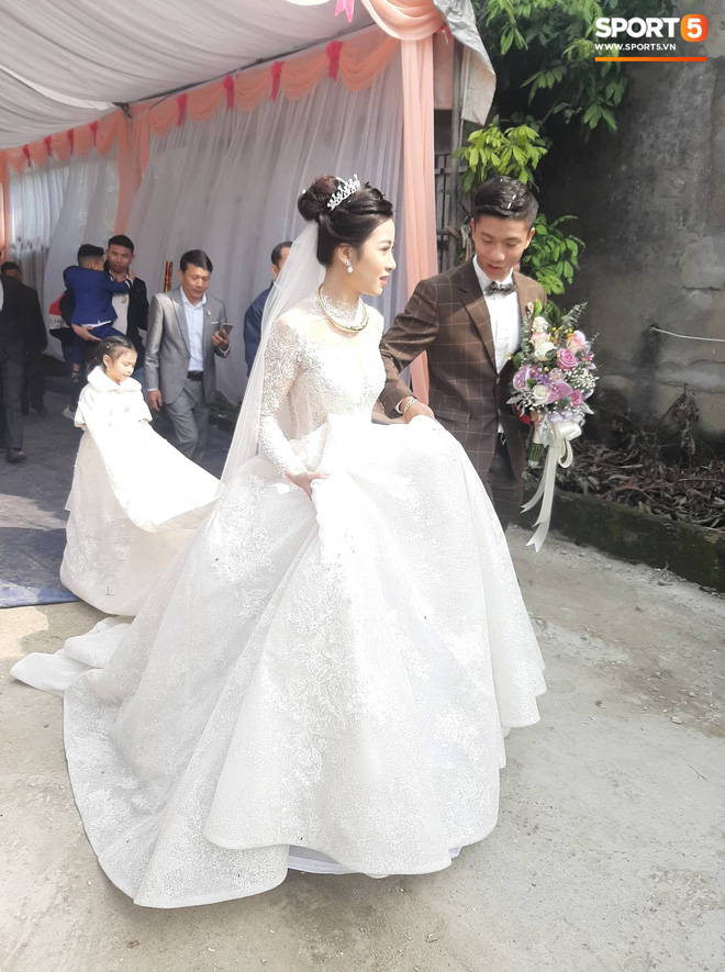 Văn Đức trao nhẫn cưới cho Nhật Linh, khép lại đám cưới nhanh như chớp-20