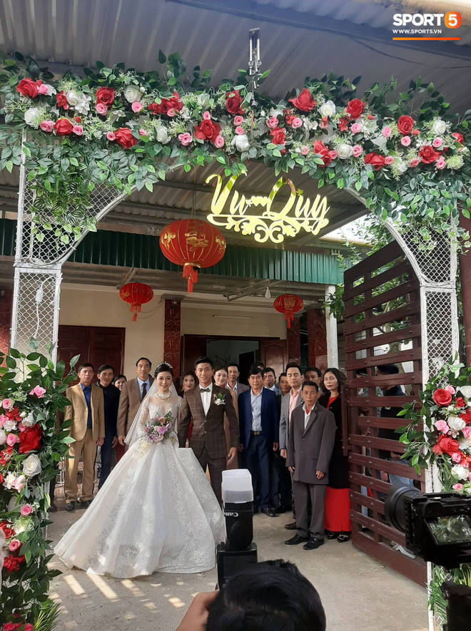Văn Đức trao nhẫn cưới cho Nhật Linh, khép lại đám cưới nhanh như chớp-21