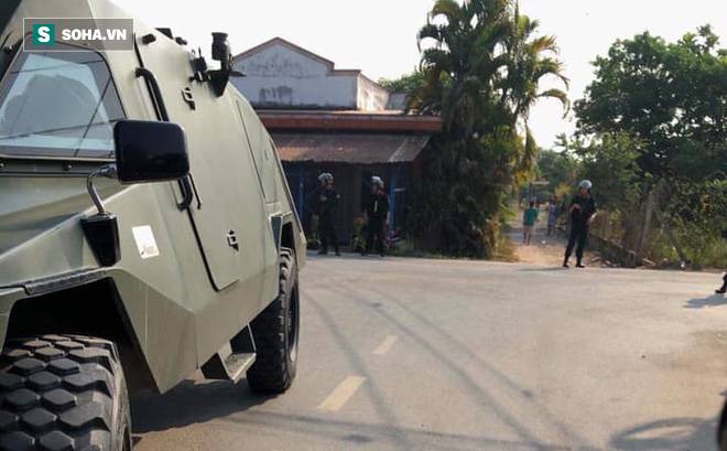 500 cảnh sát trang bị vũ khí đang truy bắt kẻ bắn chết 5 người ở Sài Gòn: Dùng flycam để áp sát vòng vây-1