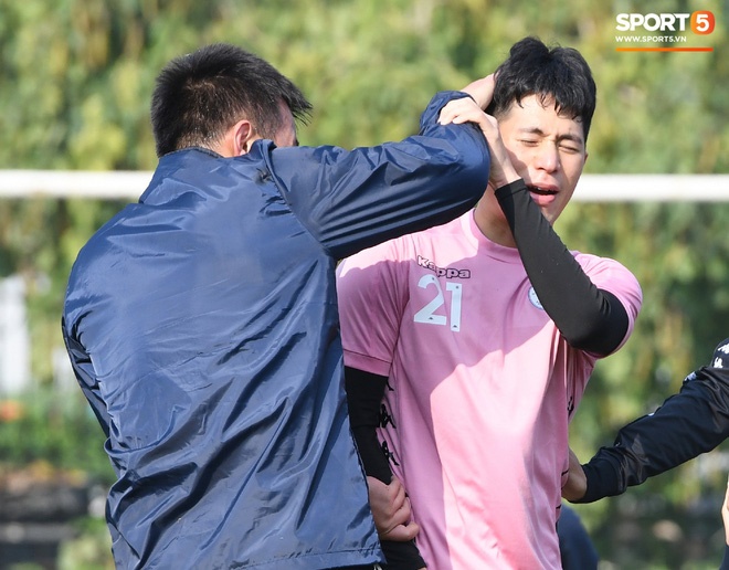 Lỡ chân đá trúng đầu đàn anh, Đình Trọng bị trừng phạt: Xin lỗi, thề thốt nhưng rồi vẫn bị đòn đau-5