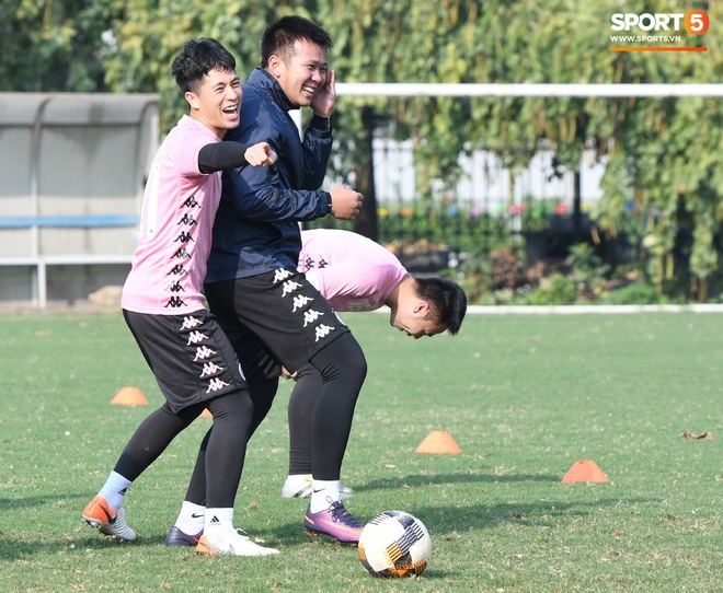 Lỡ chân đá trúng đầu đàn anh, Đình Trọng bị trừng phạt: Xin lỗi, thề thốt nhưng rồi vẫn bị đòn đau-6